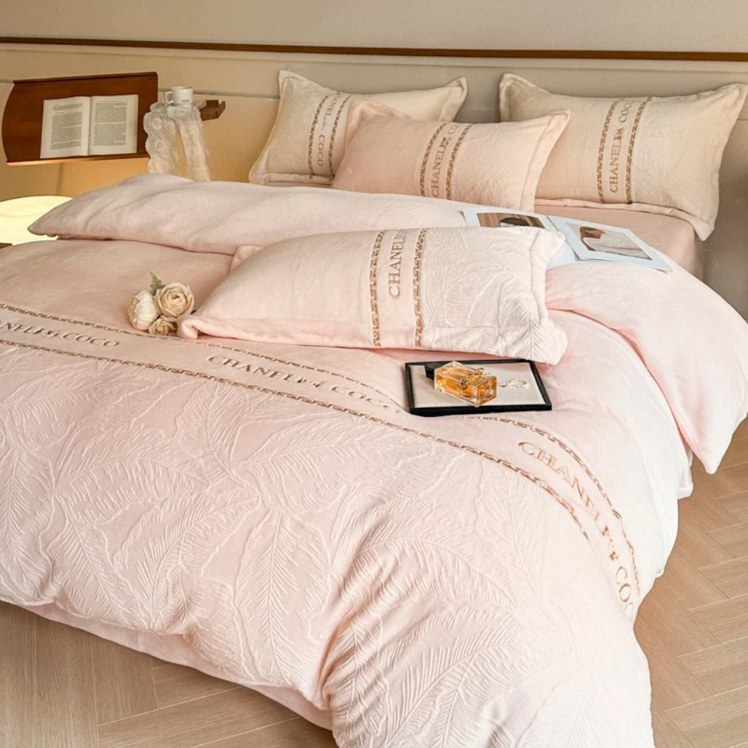 Jogo de Cama Delicate ChaneI 5 Peças